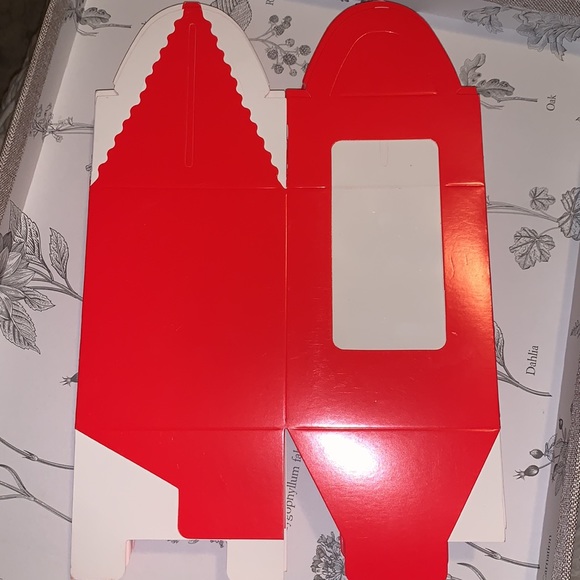 New!! 18 pk. Red cupcake holder - Picture 5 of 7